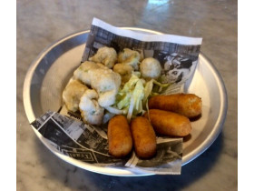 tiellina, zeppoline di alghe e panzarotti di patate