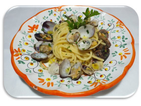spaghetti alle vongole e lupini bianchi