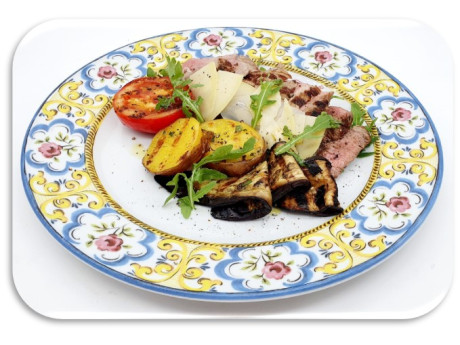 tagliata di manzo, rucola e provolone